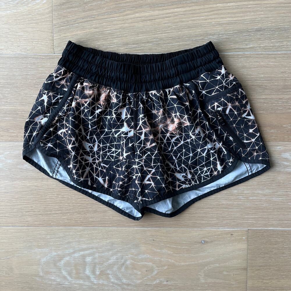 Lululemon Tracker Short III 4-way Stretch Star Crushed Multi / Black sz 6